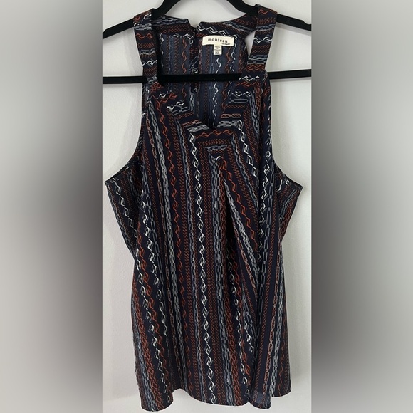 Monteau Tops - Monteau Aztec stripped women’s XL sleeveless navy/red top w/ peek hole back